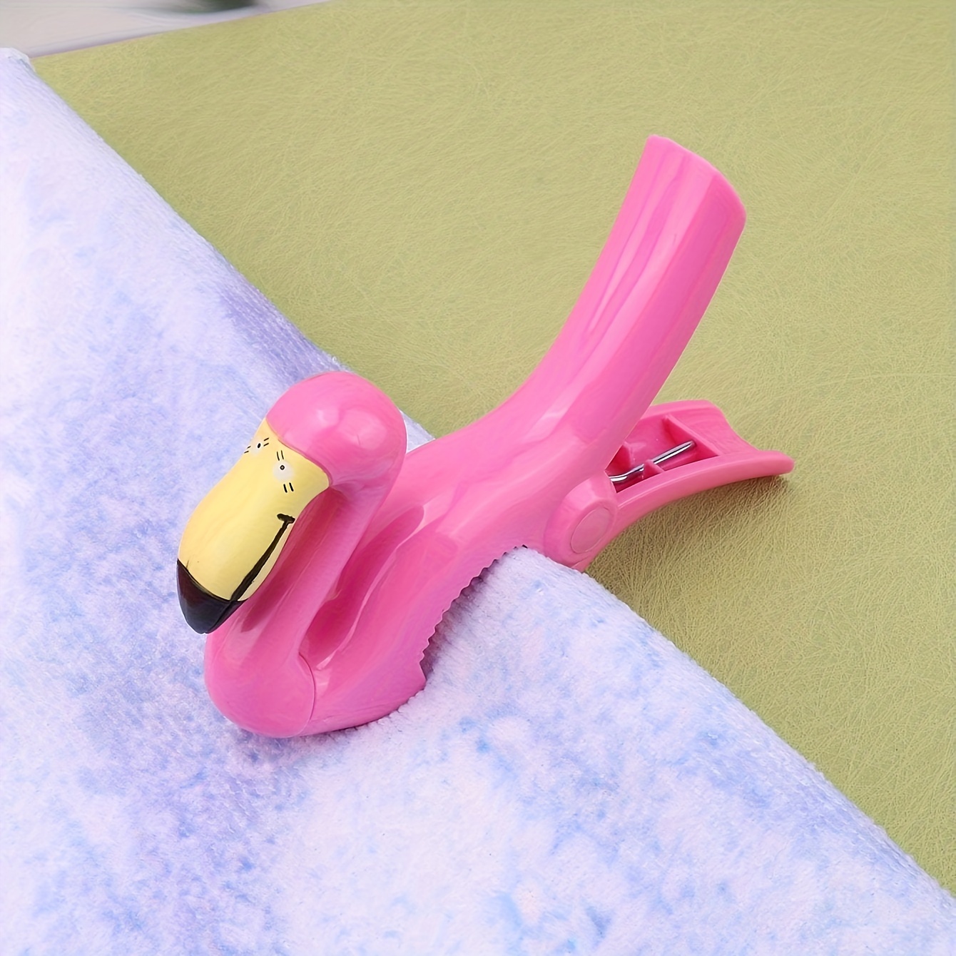 

1pc Flamingo Beach Towel Clips, Creative Cartoon Animal Shape Windproof Quilt Clamp, Clothe Drying Peg