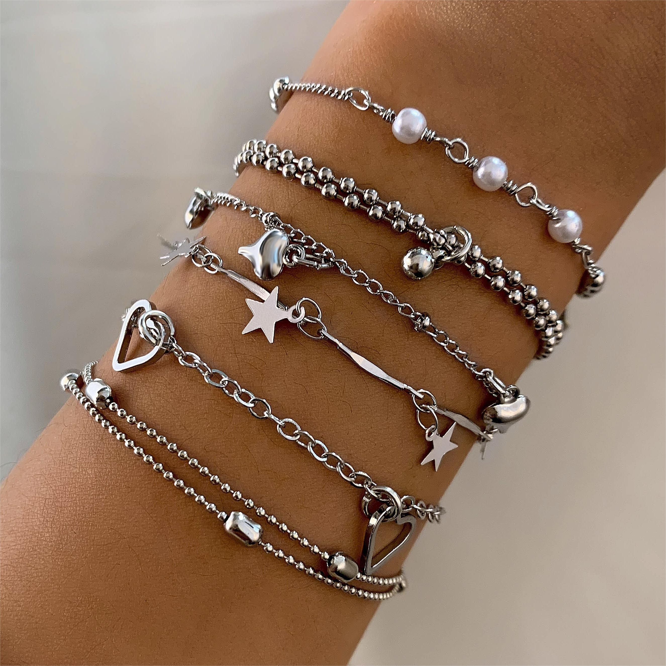 

6pcs Mini Love Heart Star Tassel Pendant Thin Chain Bracelet Set Classical Hand Chain Bracelet Set