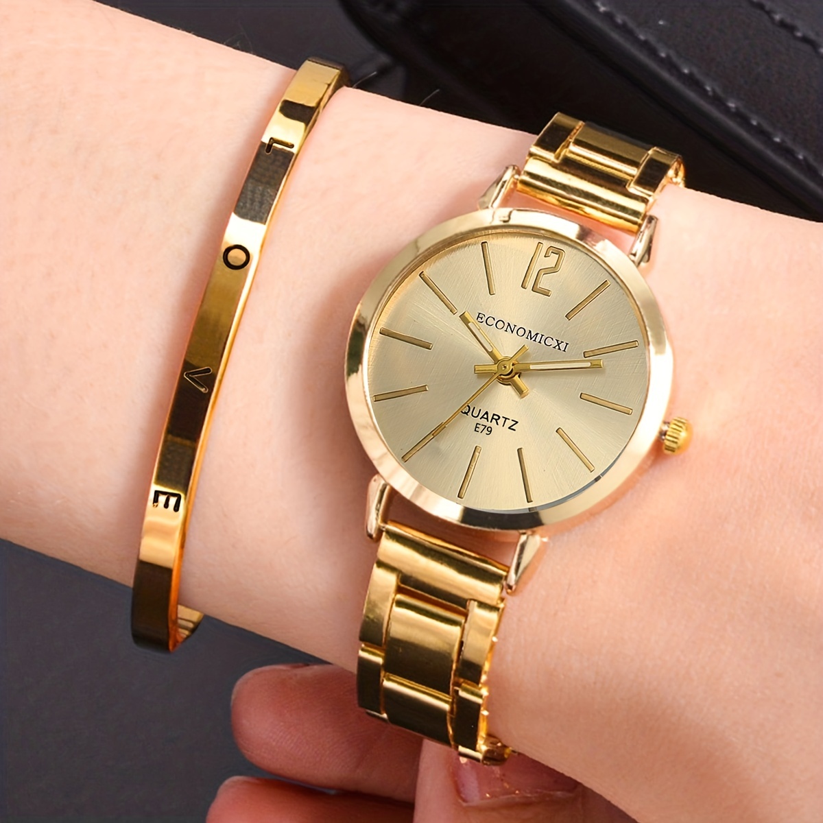 

2pcs/set Women's Watch Hiphop Golden Fashion Quartz Watch & Love Bangle, Valentines Gift For Her