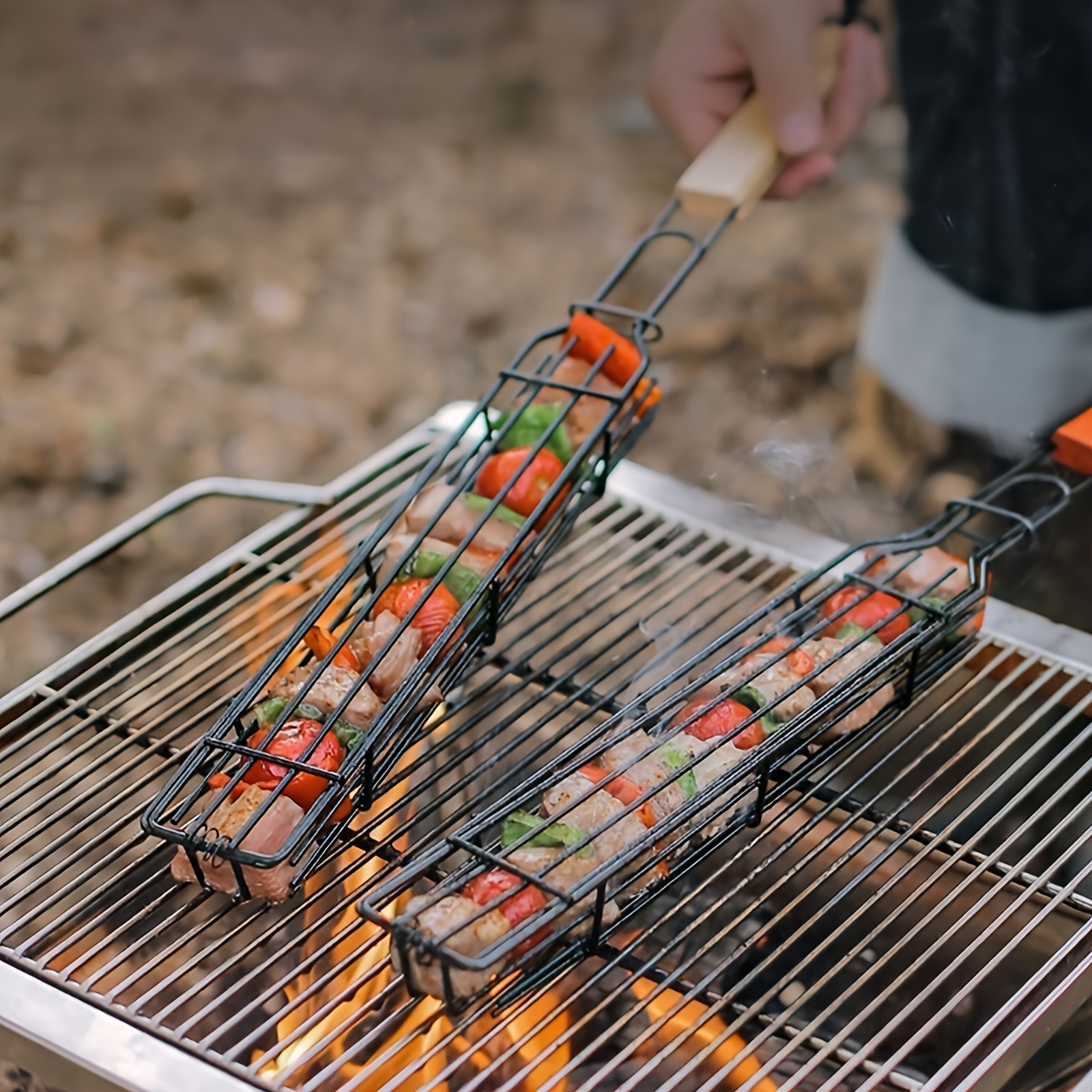 Kitchen Accessories Hot Dog Grill Cage Sausage Grill Barbecue Clip Mesh  With Wooden Handle Bbq