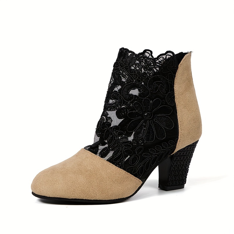 Women's Embroidered Chunky Heeled Pumps