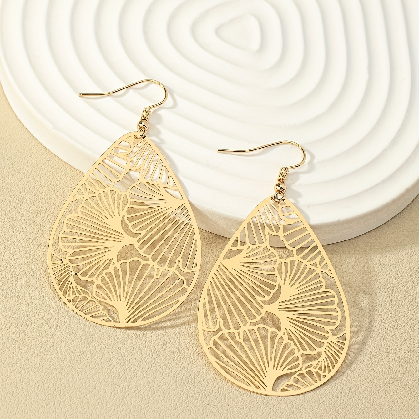 

Ginkgo Leaf Pattern Hollow Dangle Earrings Elegant Minimalist Style Copper 14k Plated Jewelry Female Gift