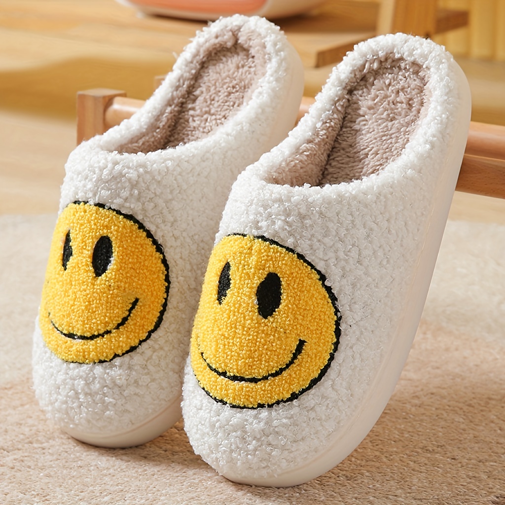 Smiling Slippers Soft Plush Cozy House Slippers Anti Skid Slip On Shoes old-money-men-outfit-styles-de-mode-pour-hommes-style-d-contract