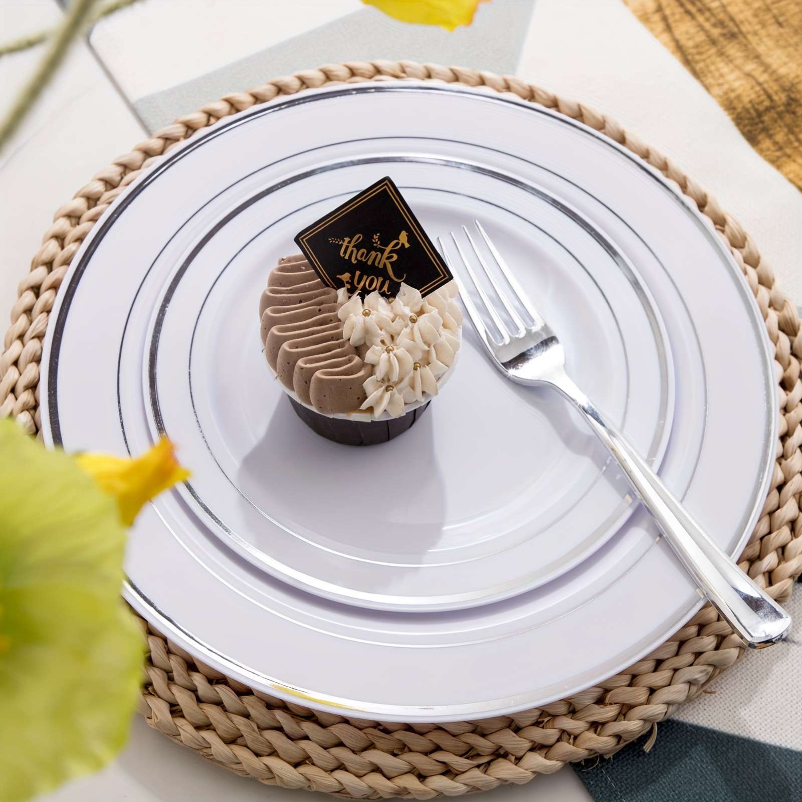 KIRE 60 platos desechables blancos – Platos de plástico blanco resistentes  para fiestas/bodas – Incluye 30 platos llanos blancos de 10.25 pulgadas y