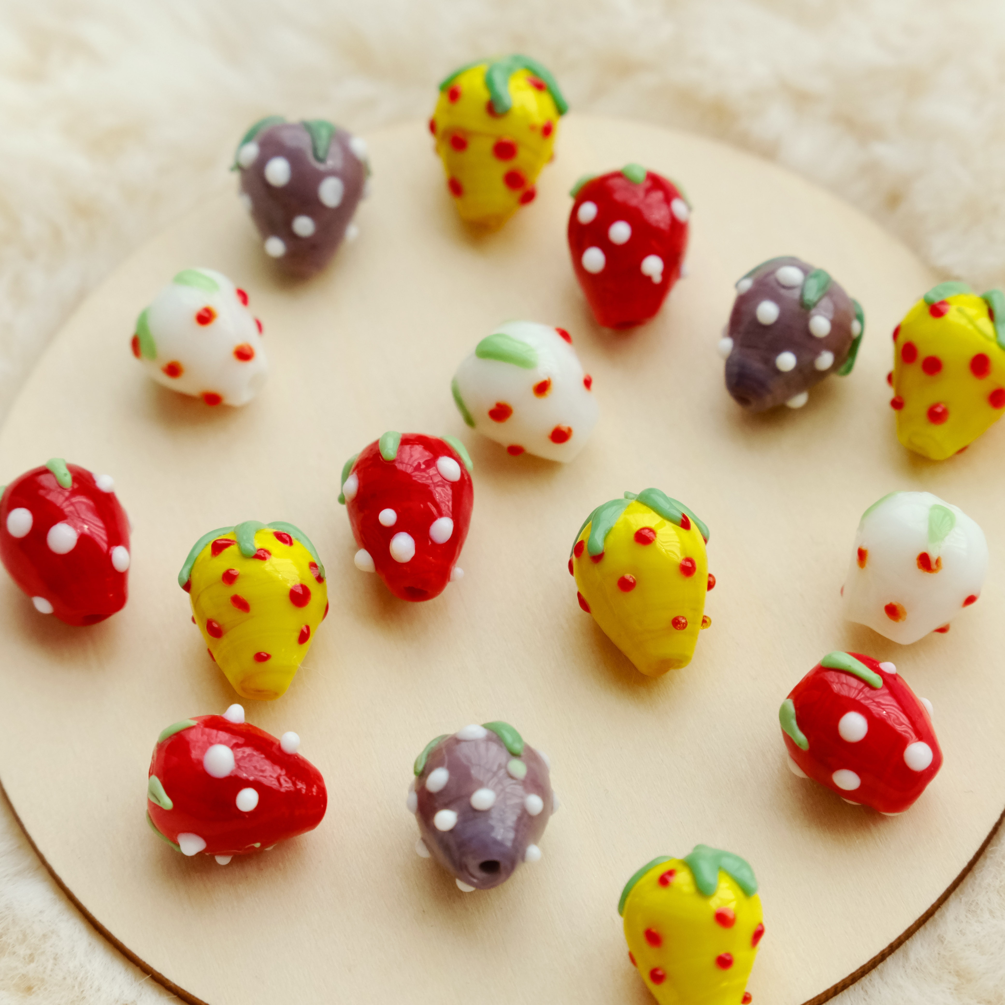 SUPER LOVELY STRAWBERRIES, Glass Cute Strawberry Beads, Flower Strawberry  Beads, Yummy Dainty Strawberry Lampwork Bead, 1pc 