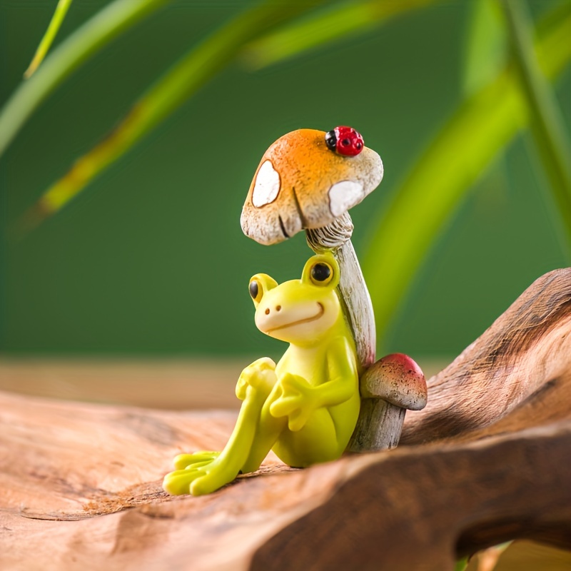 Two Frogs with Toadstool Garden Sculpture