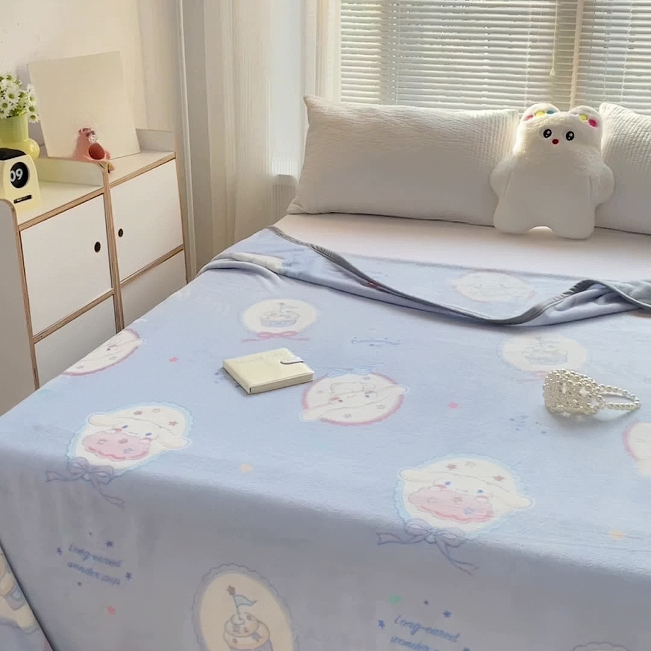 

Sanrio Hello Kitty Cartoon Blanket Milk Velvet Thickened Cover Cartoon Nap Blanket Student Nap Blanket Has Been Authorized.