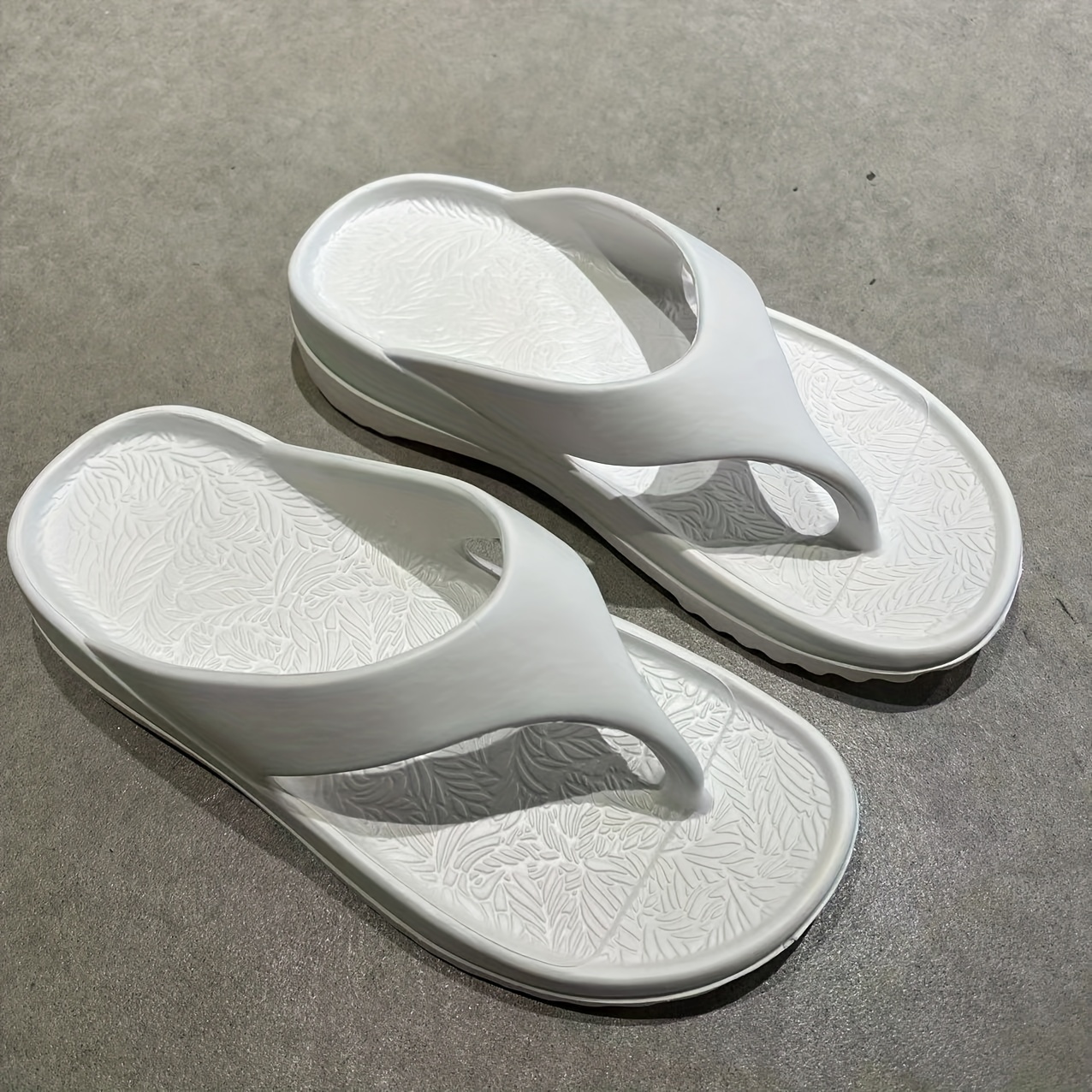 Low wedge clearance flip flops