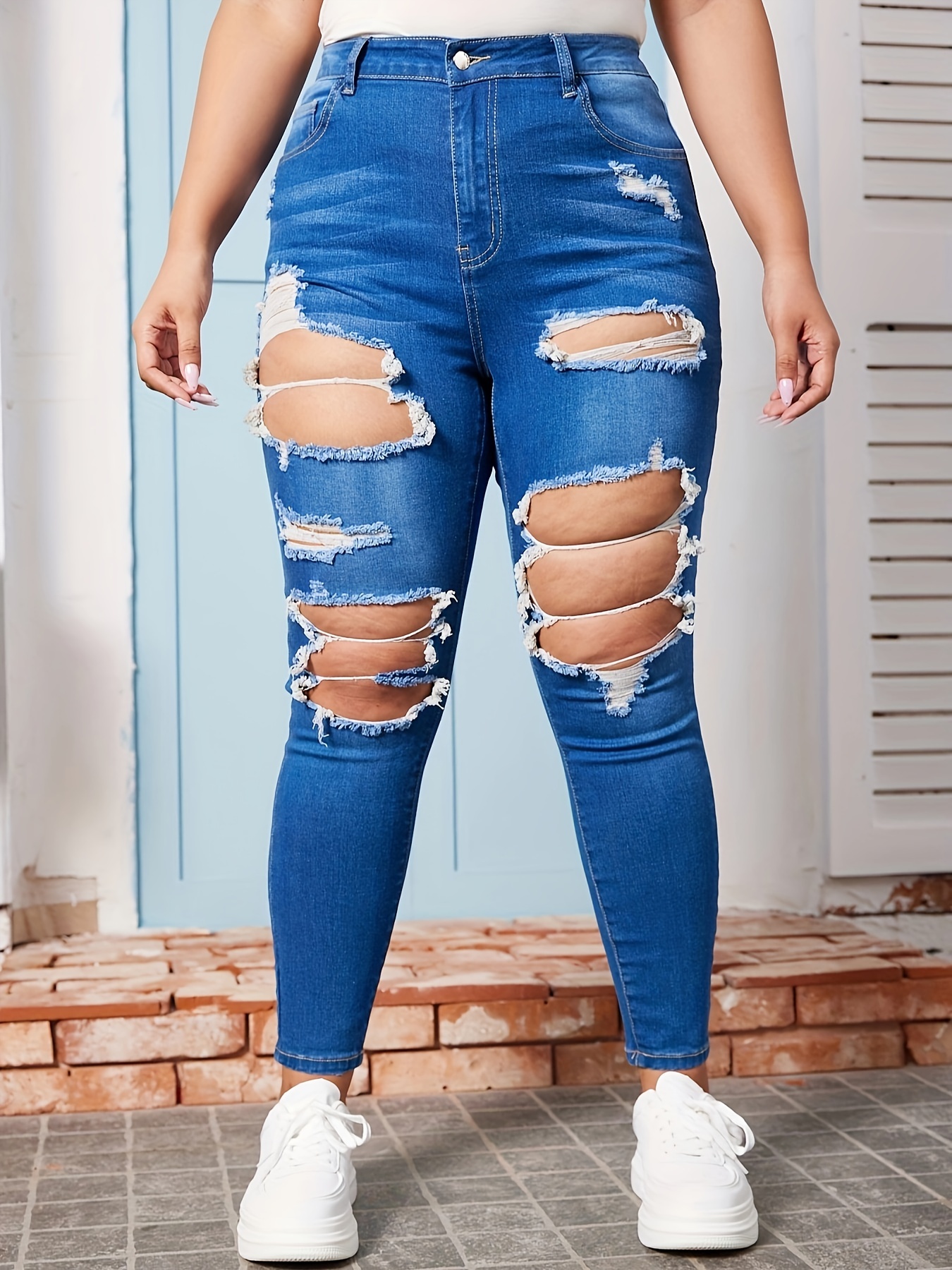 Jeans skinny rasgado com cintura alta curvilínea