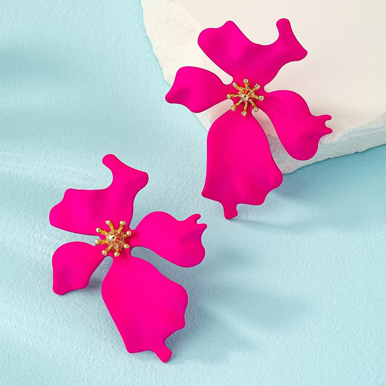 Image of [partyready] Pair Of Chic Floral Stud Earrings With Golden Accents - Unique Irregular , Alloy For & Party Wear, Quirky Earrings