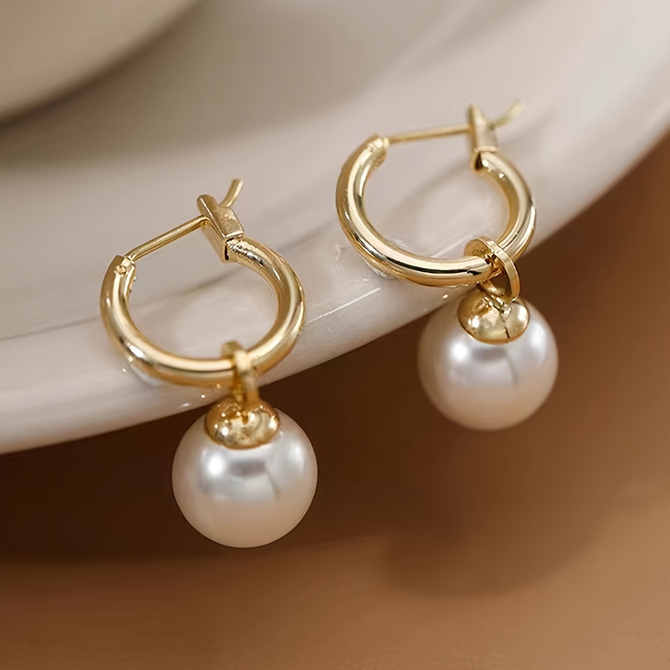 

1 Pair Women's Trendy Faux Pearl Hoop Earrings Vintage French Romantic Style Plated Hoop Earrings For Women And Girls