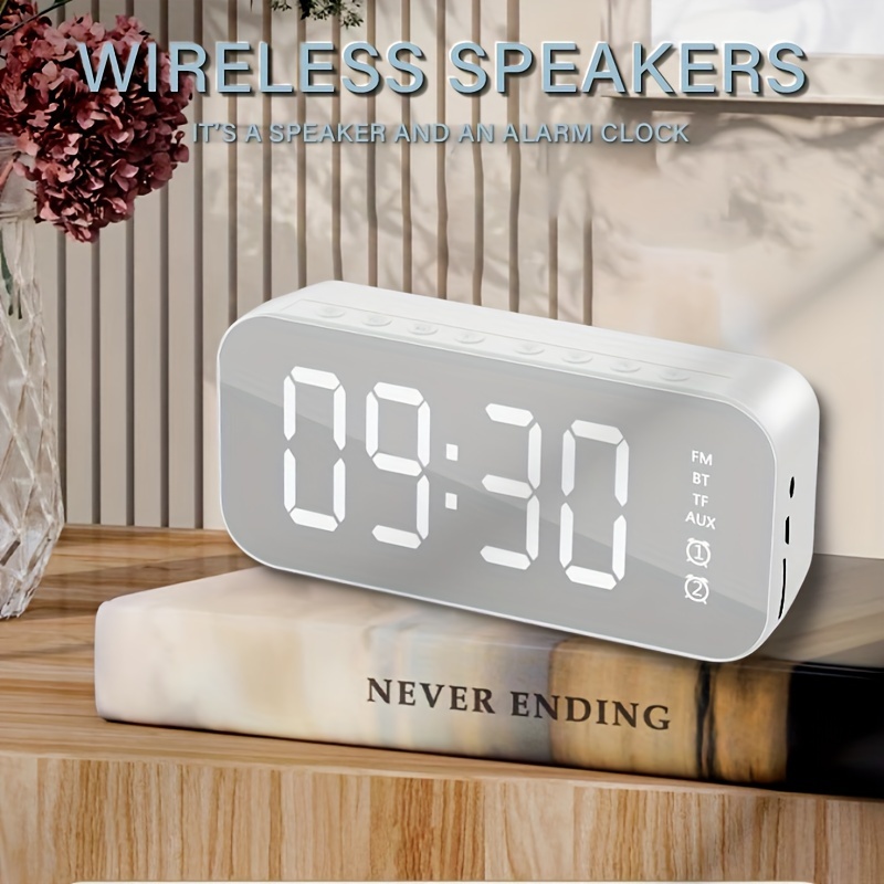Reloj despertador digital, reloj despertador de proyección con radio LED de  7,3 pulgadas Proyector de 180° Reloj despertador moderno con superficie de  espejo con función de repetición/2 sonidos de alarma/4 atenuadores/cargador  de