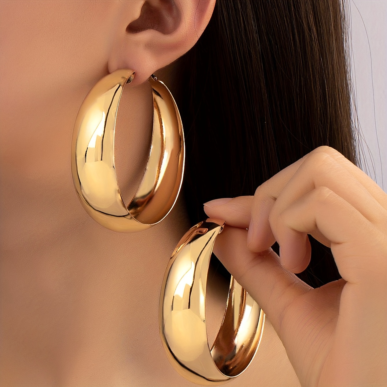 

Exaggerated Hollow Wide Face Design Hoop Earrings Zinc Alloy Jewelry Elegant Punk Style Personality Female Ear Ornaments