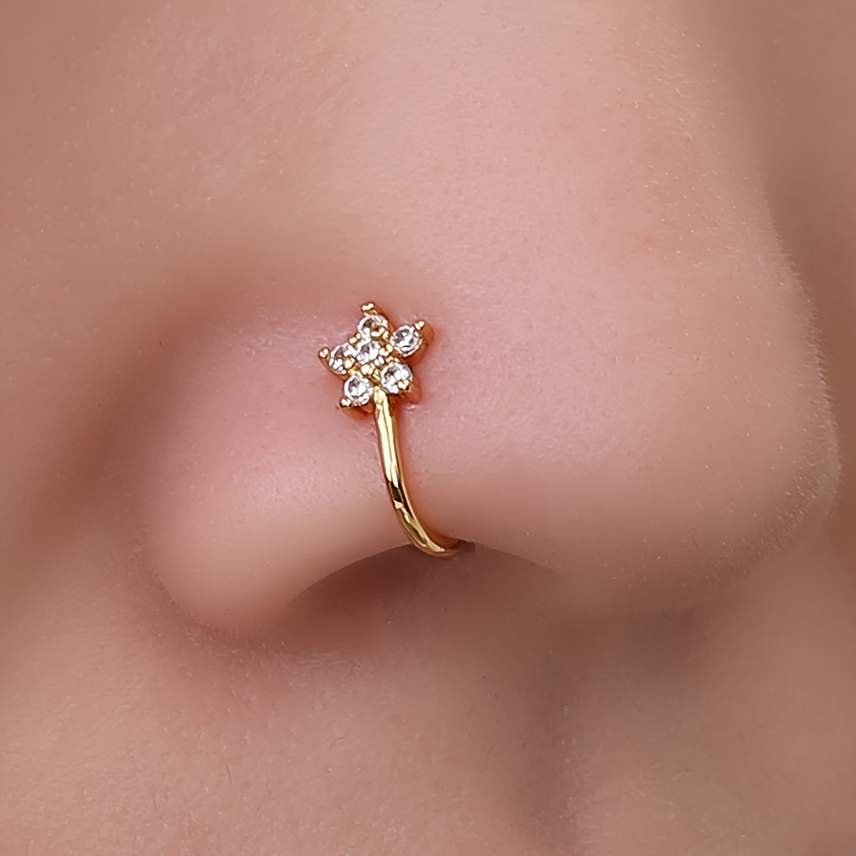 

1pc, Anneau de nez en cuivre style sexy et vacances, en d' avec des micro pavés en synthétique, clip de nez de perçage de design simple , accessoire toutes