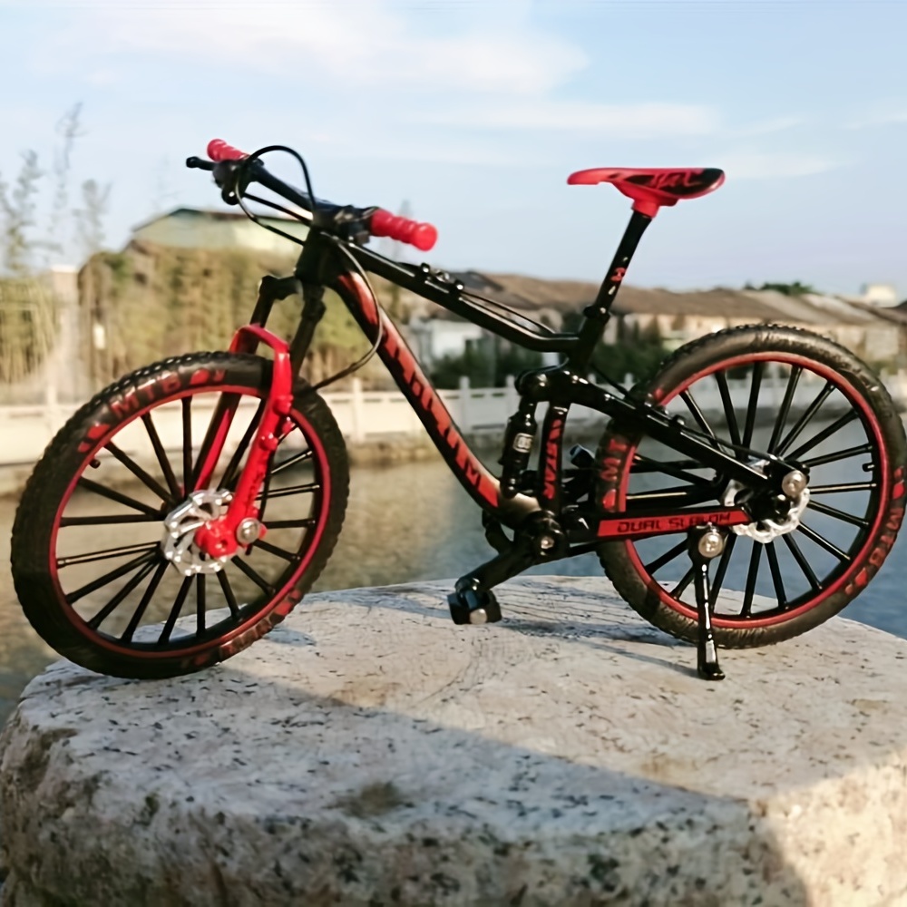 GIVBRO Modèle de vélo miniature à l'échelle 1:10 - Mini vélo de montagne  miniature en métal classique - Accessoires pour maison de poupée miniature