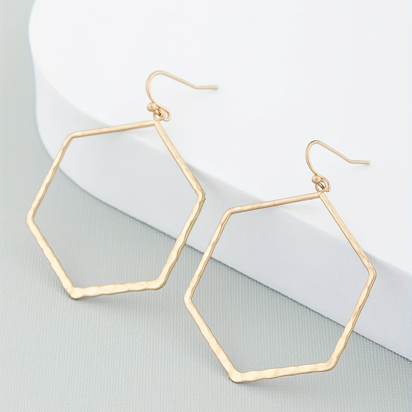 

A Pair Of Geometric Hollow Earrings