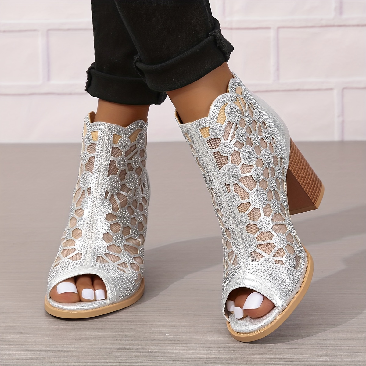 Fashionable closed hot sale toe sandals