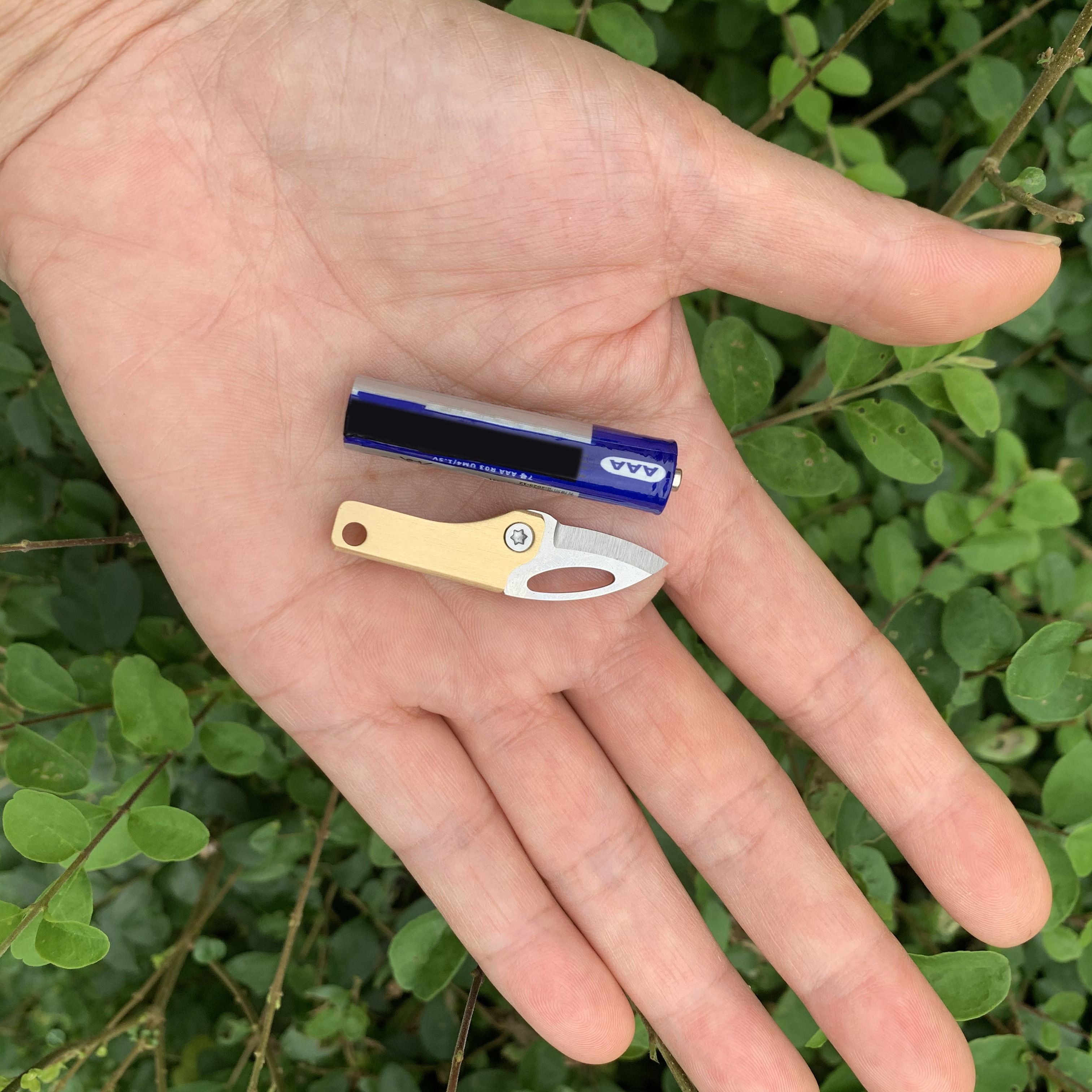 1pc EDC Tool: Sharp Folding Pocket Knife for Easy Package Openning - Made  of Brass and Magnetic Suction!