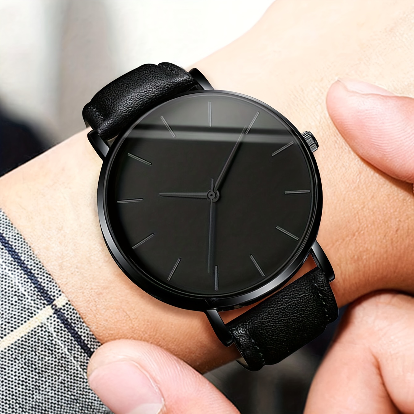 Smartwatch redondo con correa negra