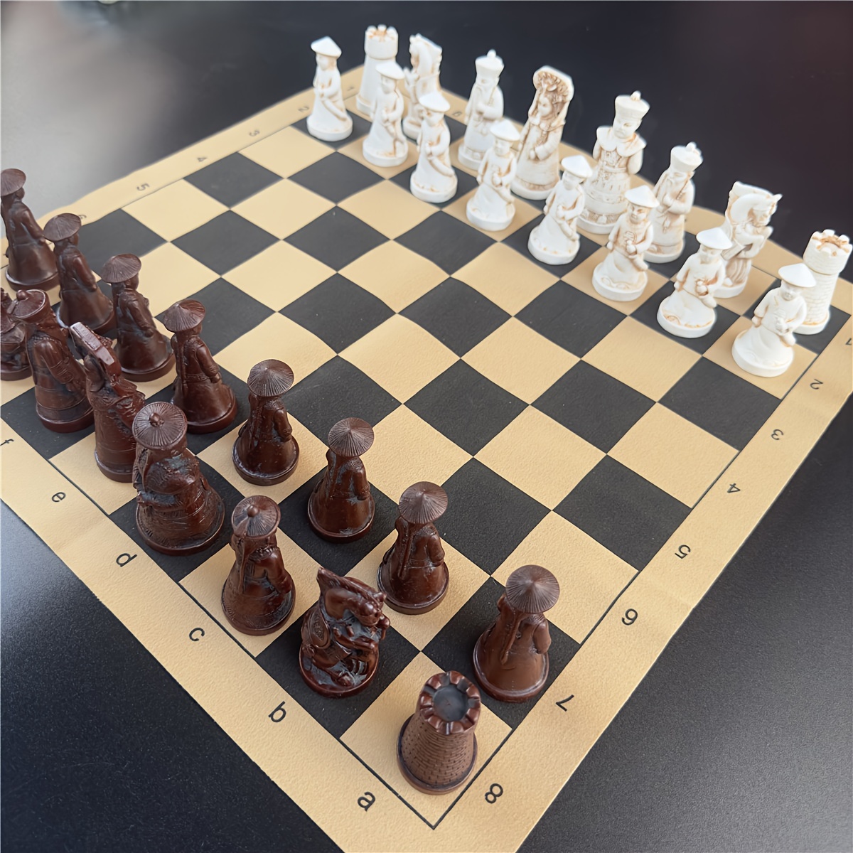 アンティークチェス ラージチェス駒 人工皮革チェス盤 樹脂チェス駒 キャラクターモデリングギフト エンターテイメントゲームボックス 40*19cm  (15.7*7.5インチ)