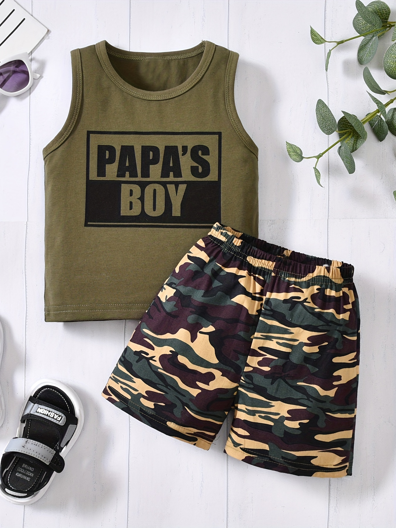 2pcs Baby Boy Army Green Camouflage Sleeveless Hooded Top and Shorts Set