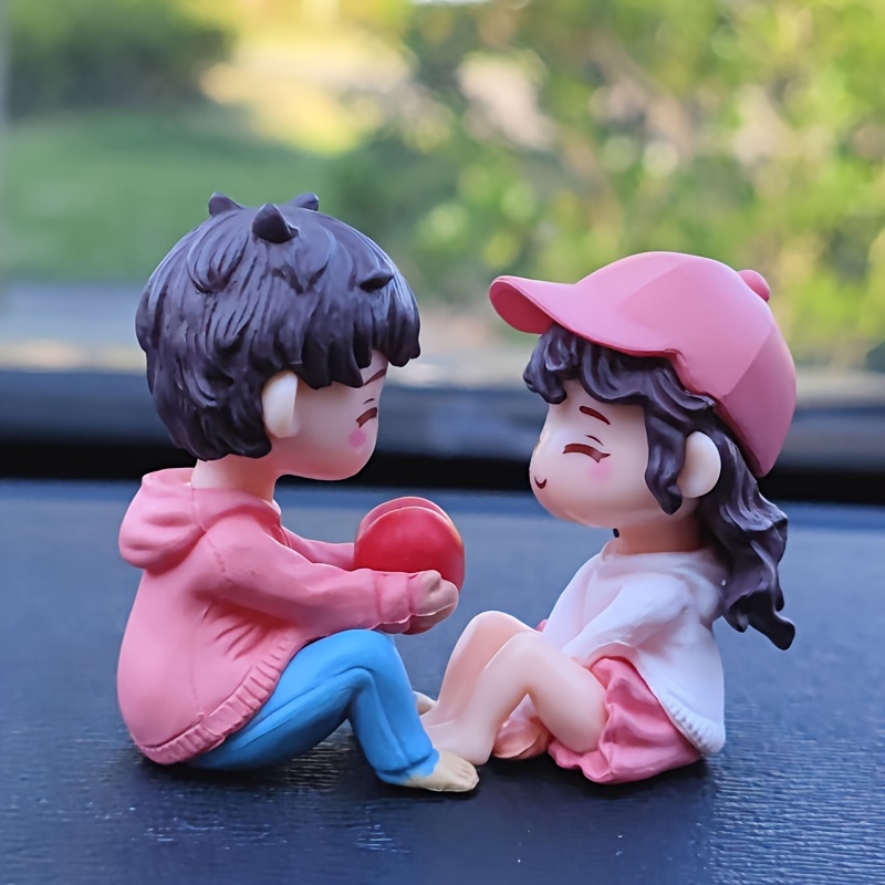 Figurine fille et garçon jouets résine voiture tableau de bord ornements  pour bureau à domicile
