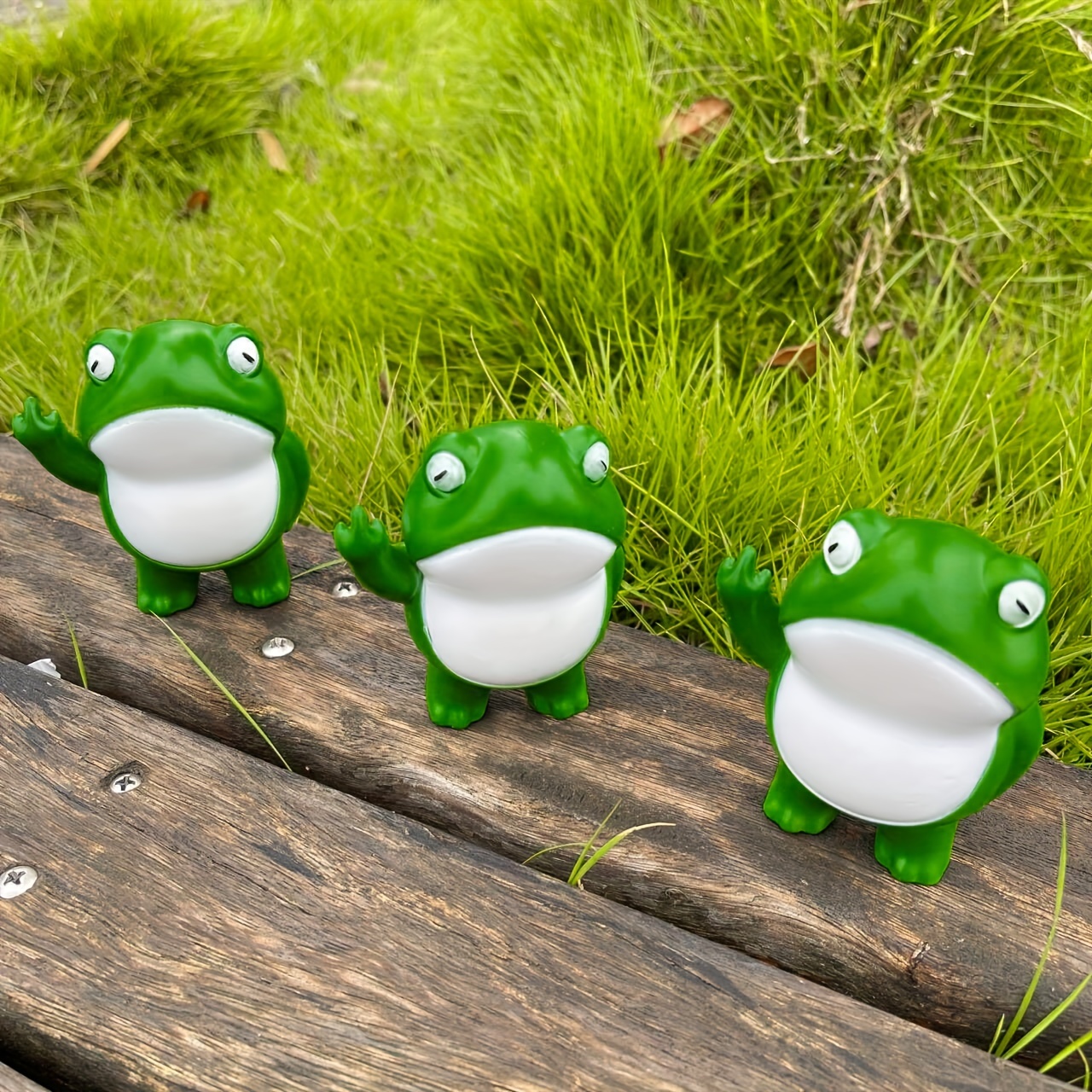 Rebellious Frog Figure, Cute Funny Mini Frog Figure, Cute Frog