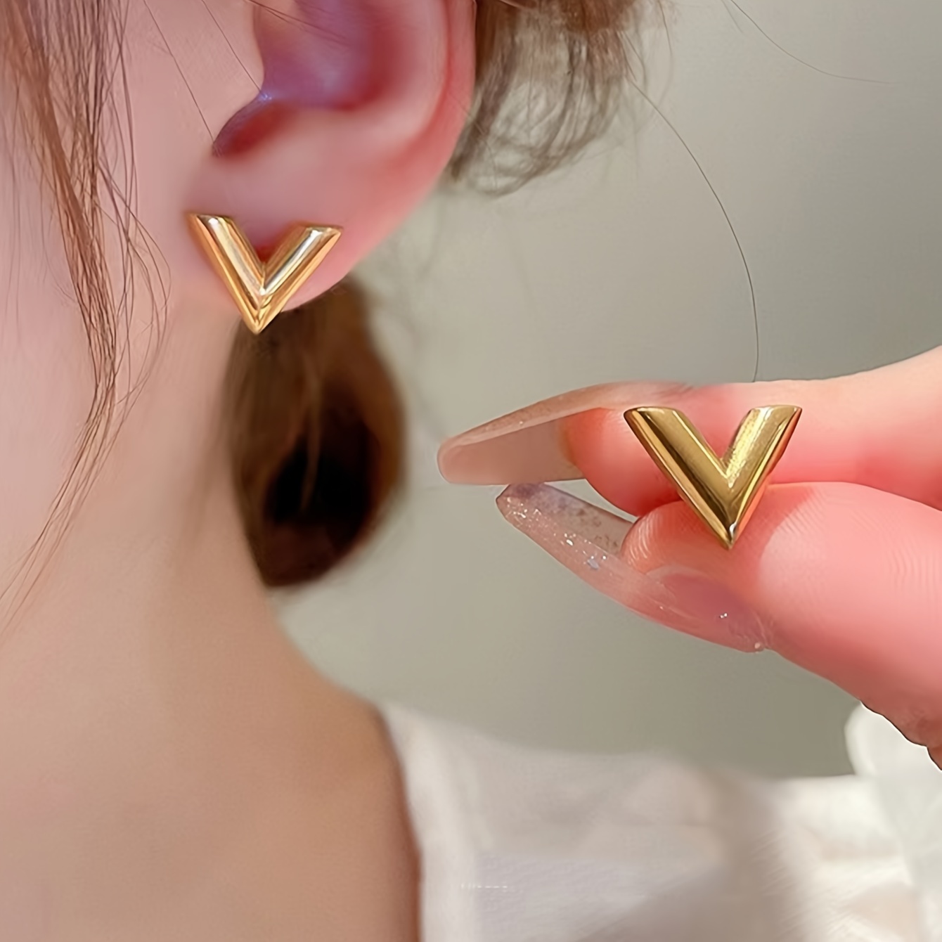 

Glossy V Shaped Stud Earrings Zinc Alloy 14k Plated Jewelry Simple Vintage Style Lightweight Female Earrings For Daily Casual