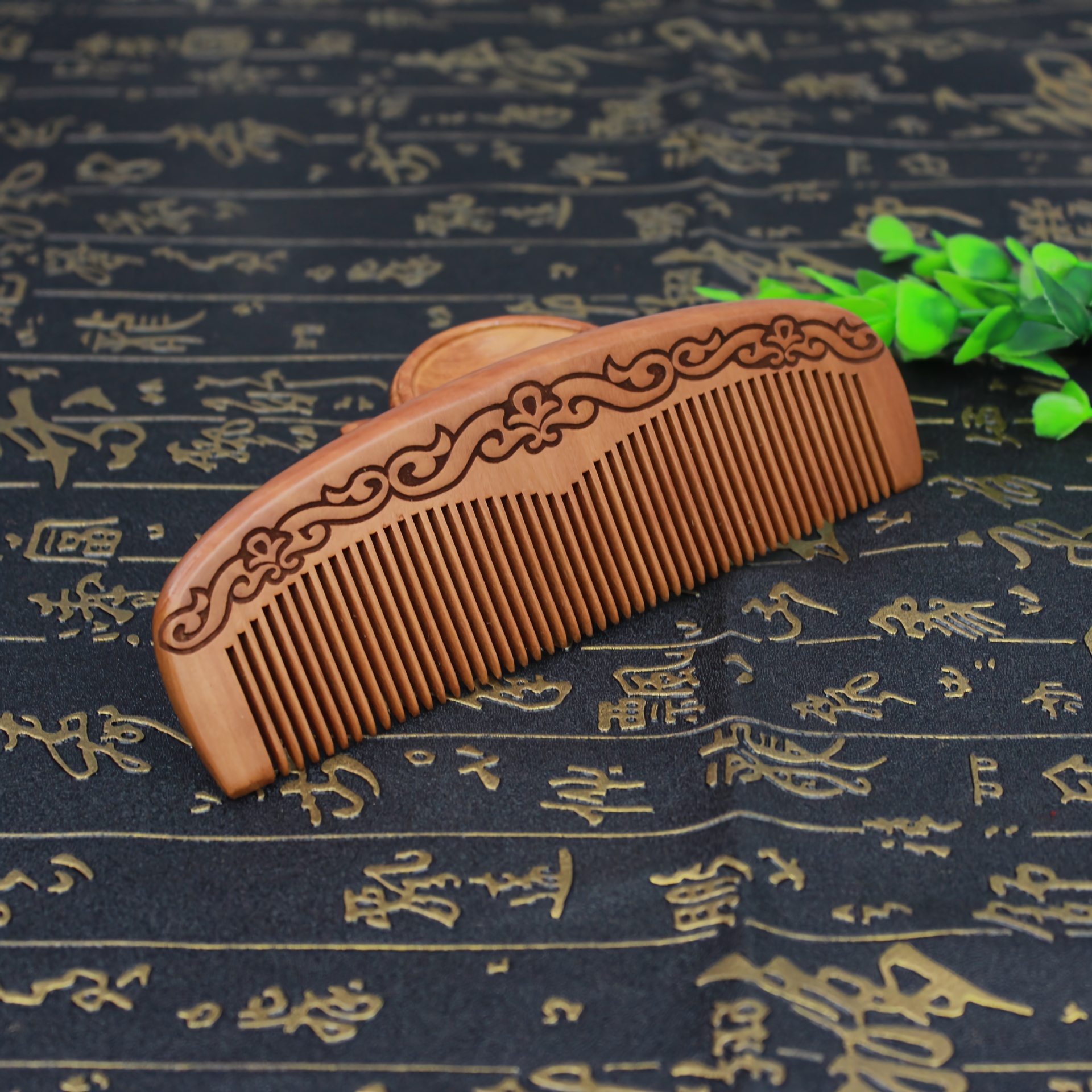 

1pc Vintage Comb Portable Sandalwood Comb Fine Tooth Comb Anti Static Comb Detangling Hair Comb Easy To Carry