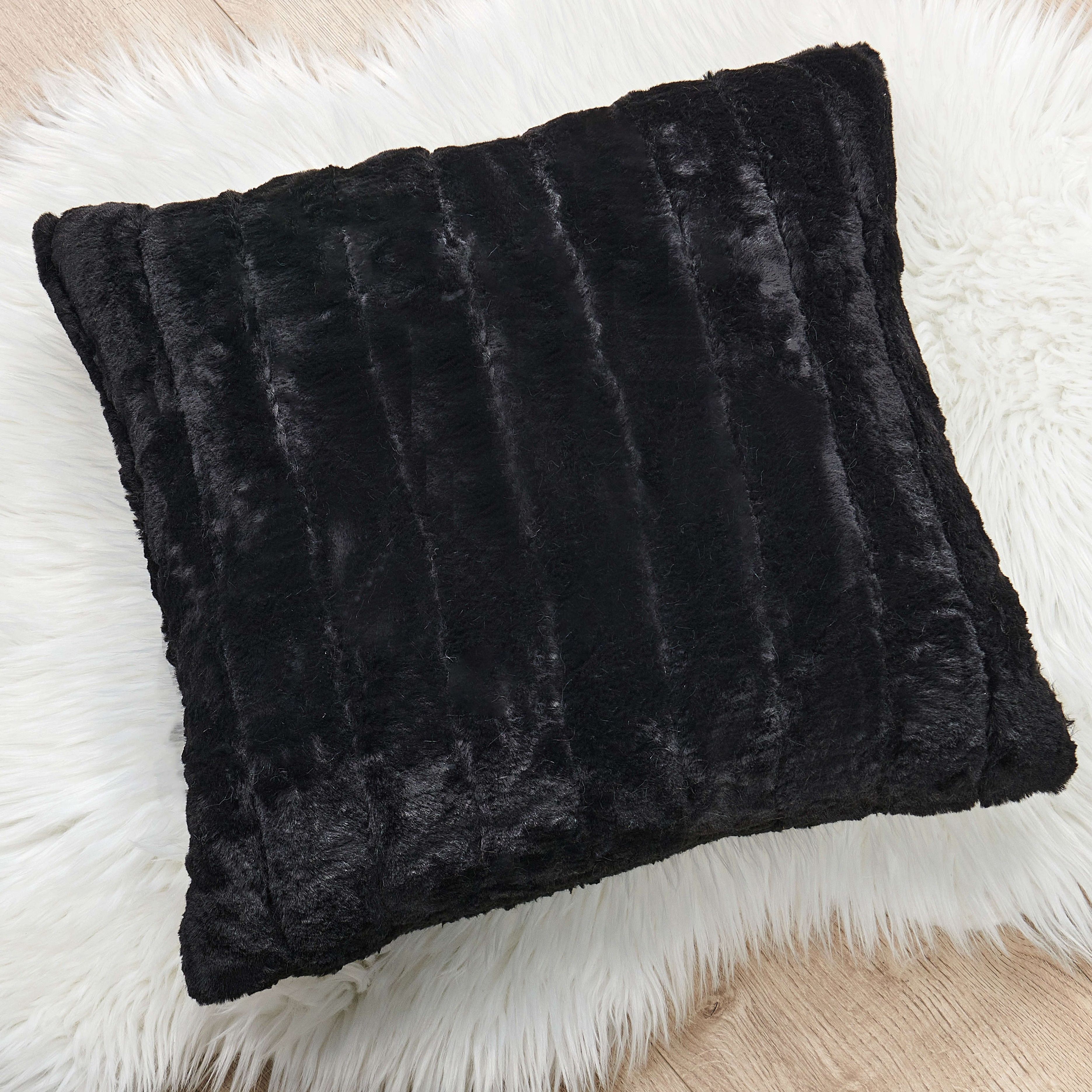 Faux fur clearance black pillow