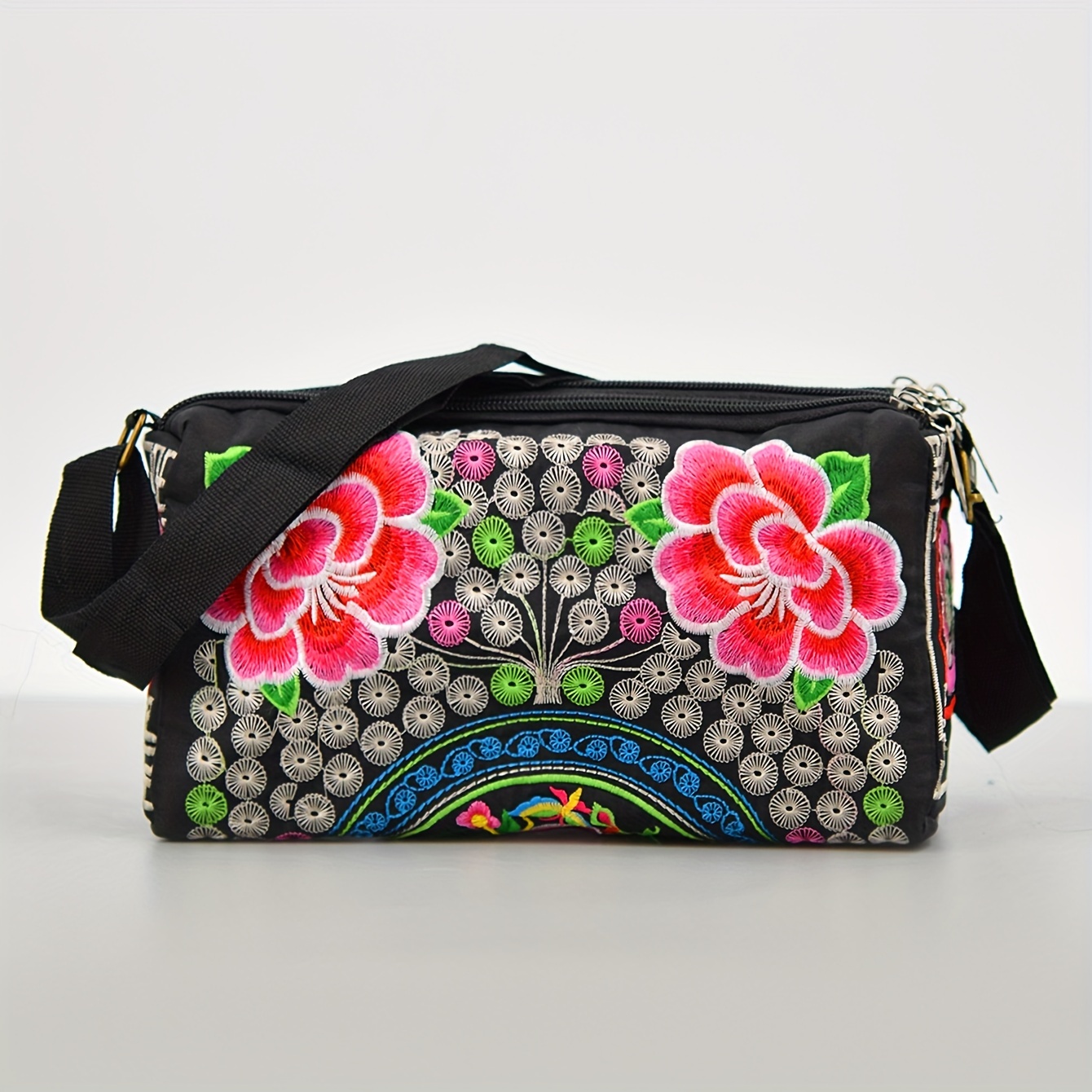 Dazzling Embroidery bag (232MBOSD2315C07801) for Woman