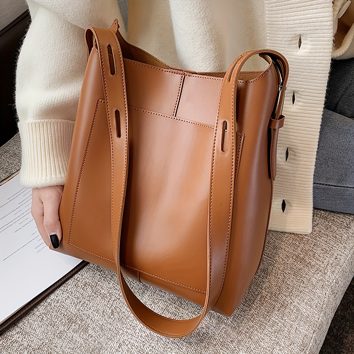 Slouch bag.Large TOTE leather bag in CAMEL brown with zipper