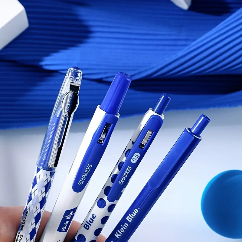 Il kit di penne gel blu Klein da 4 pezzi contiene 2 penne gel a pressione