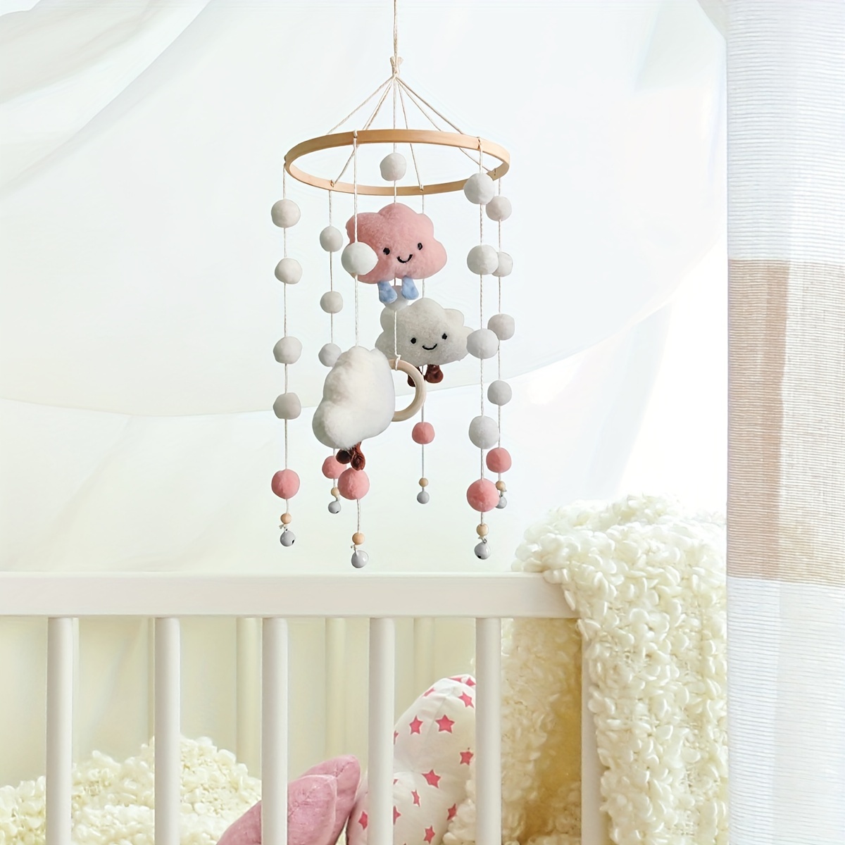 Mobile bébé pour berceau carillon éolien avec boule en feutre décor pour