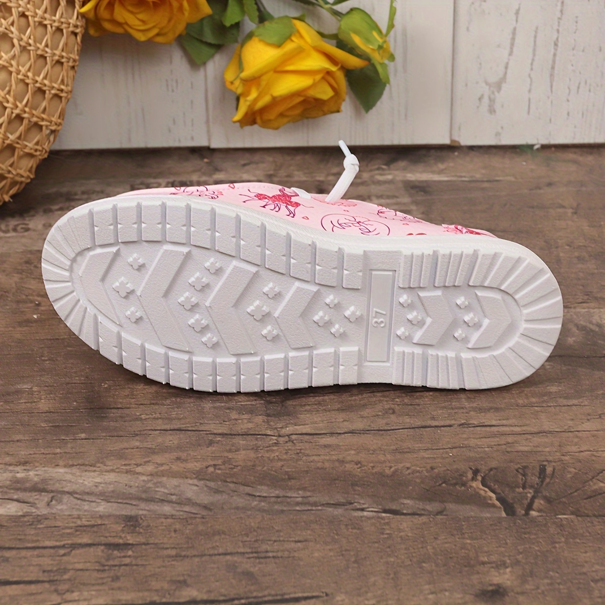Women's Skate Shoes with Cartoon Patterns of Red Cranes