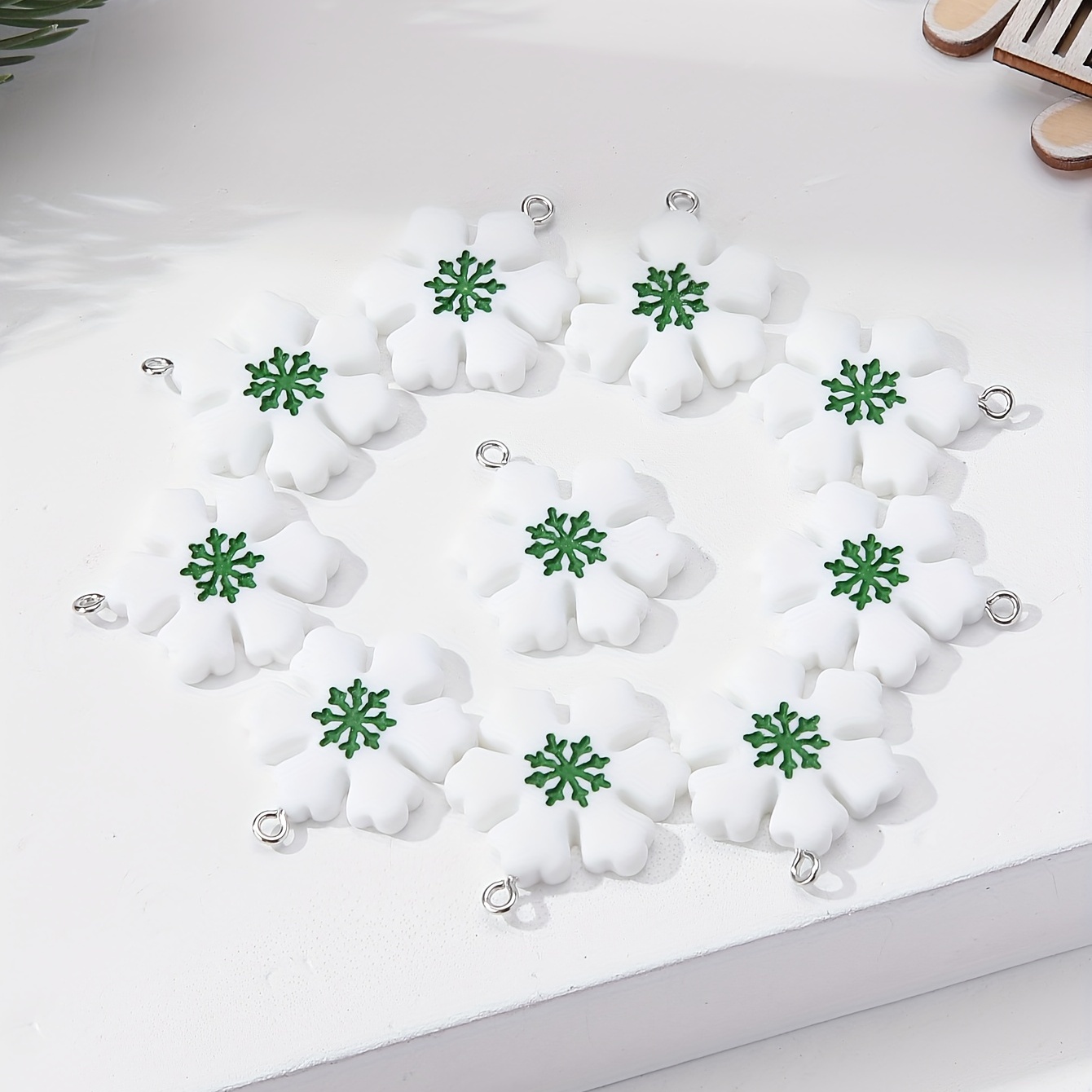 Mixed Style Resin Christmas Pendants Snowflake Christmas - Temu