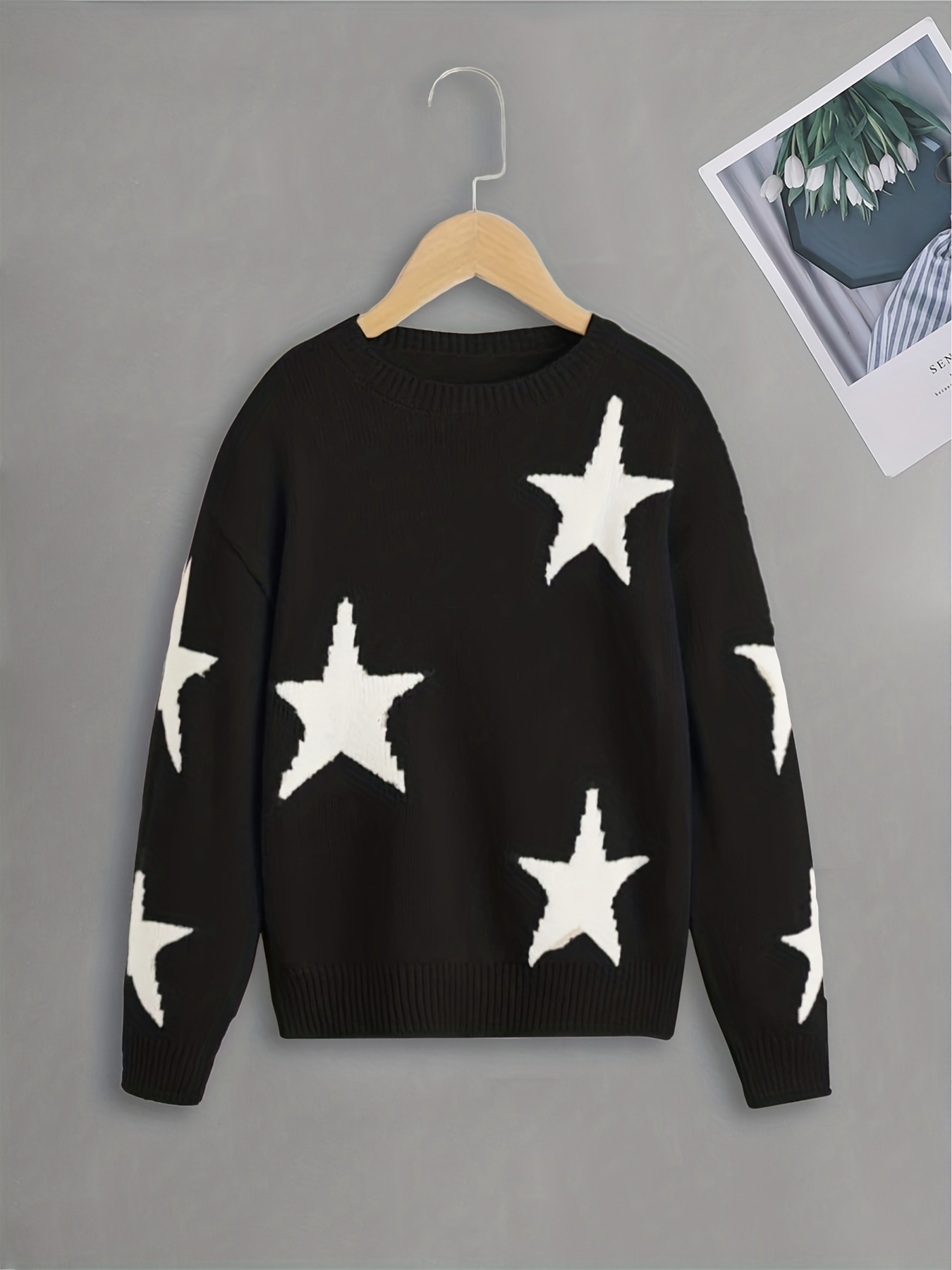 Jumper with outlet stars around neck