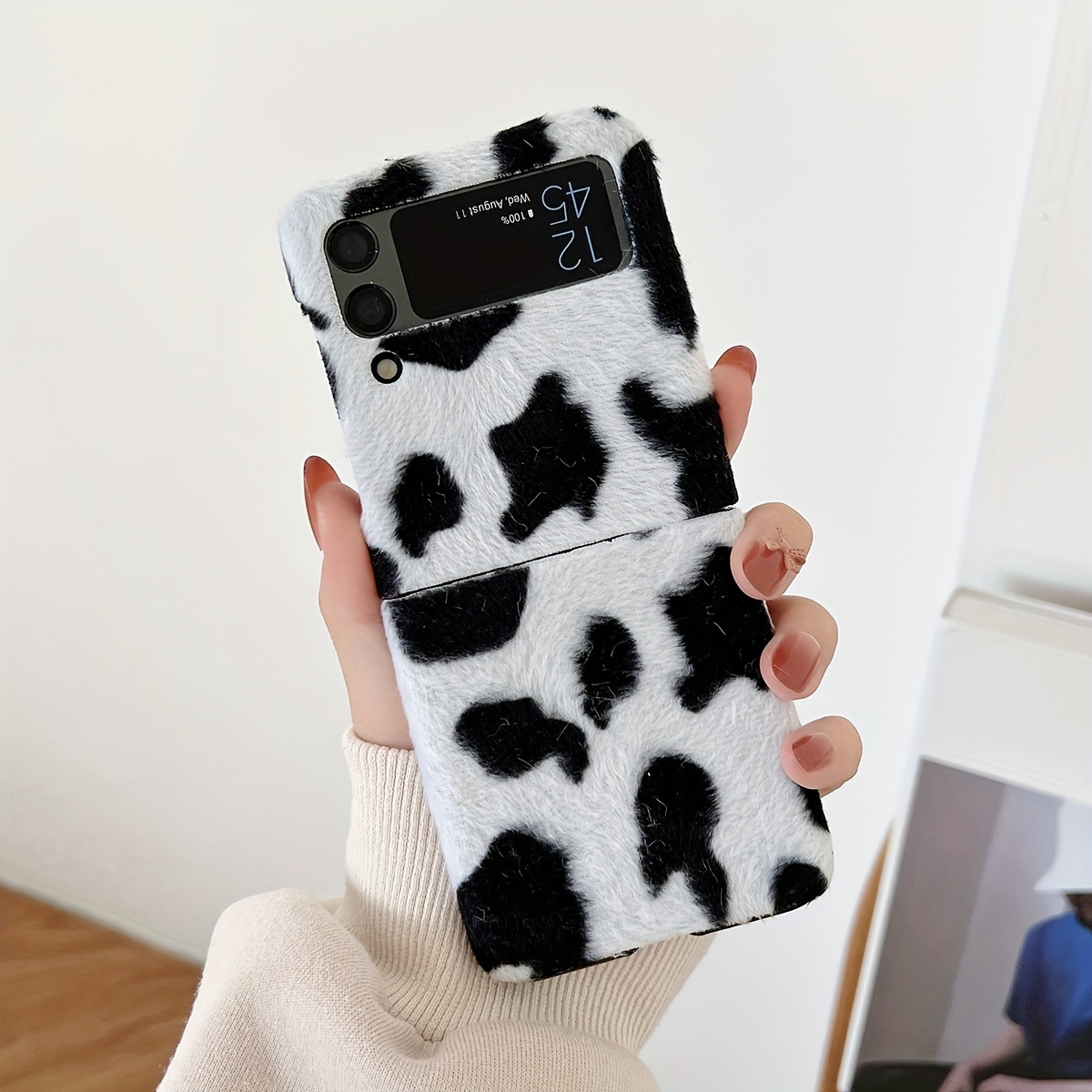 

Plush Cow Pattern Folding Screen Anti-fall Protective Cover Mobile Phone Case