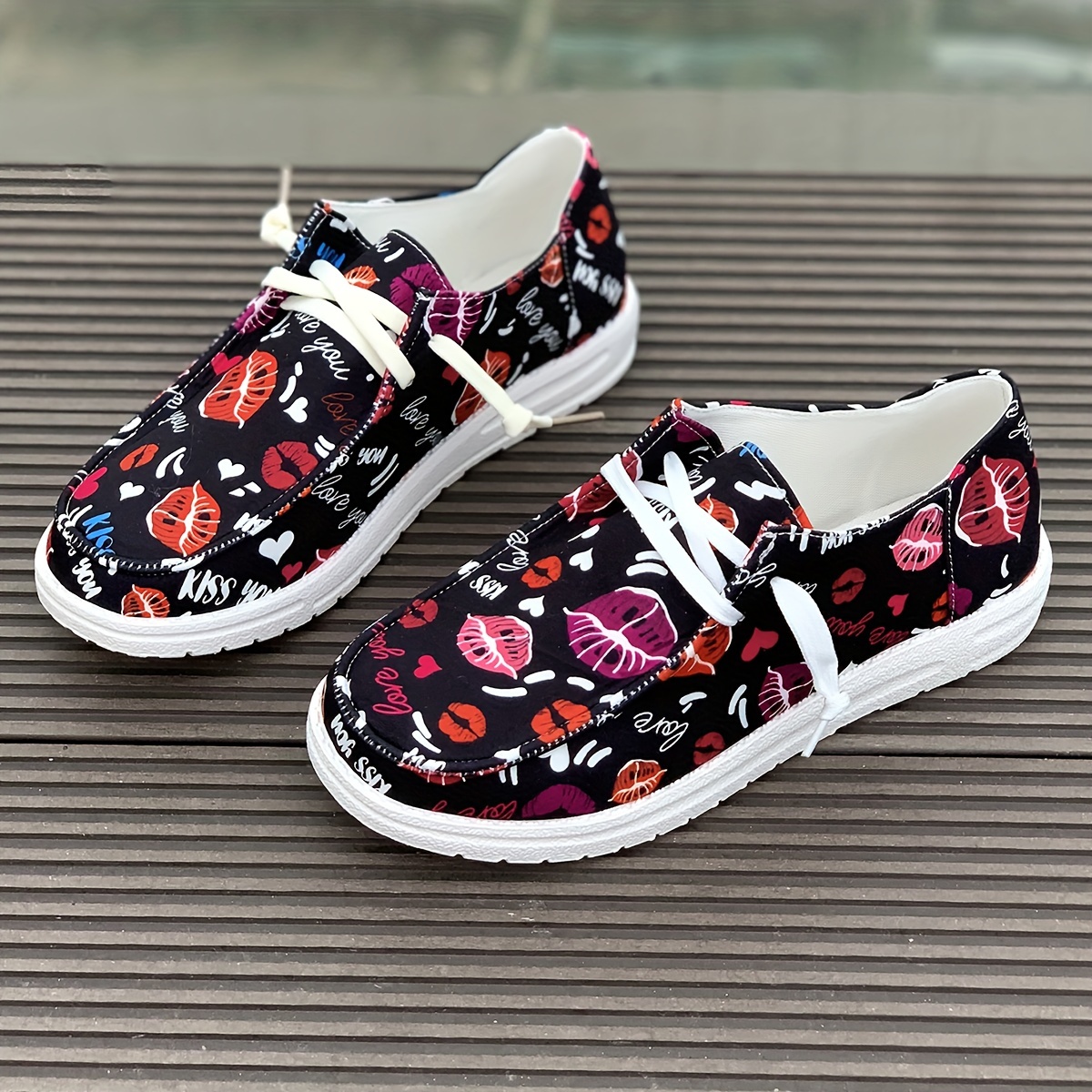 Women's Skate Shoes with Heart & Lips Pattern, Lace-up Canvas