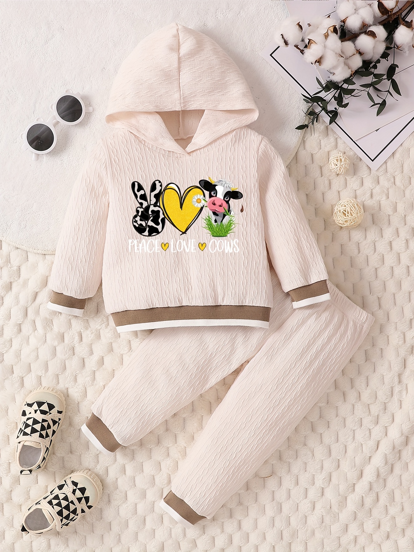Girl's Peace Love Cows Print Outfit, Jacquard Hoodie & Sweatpants