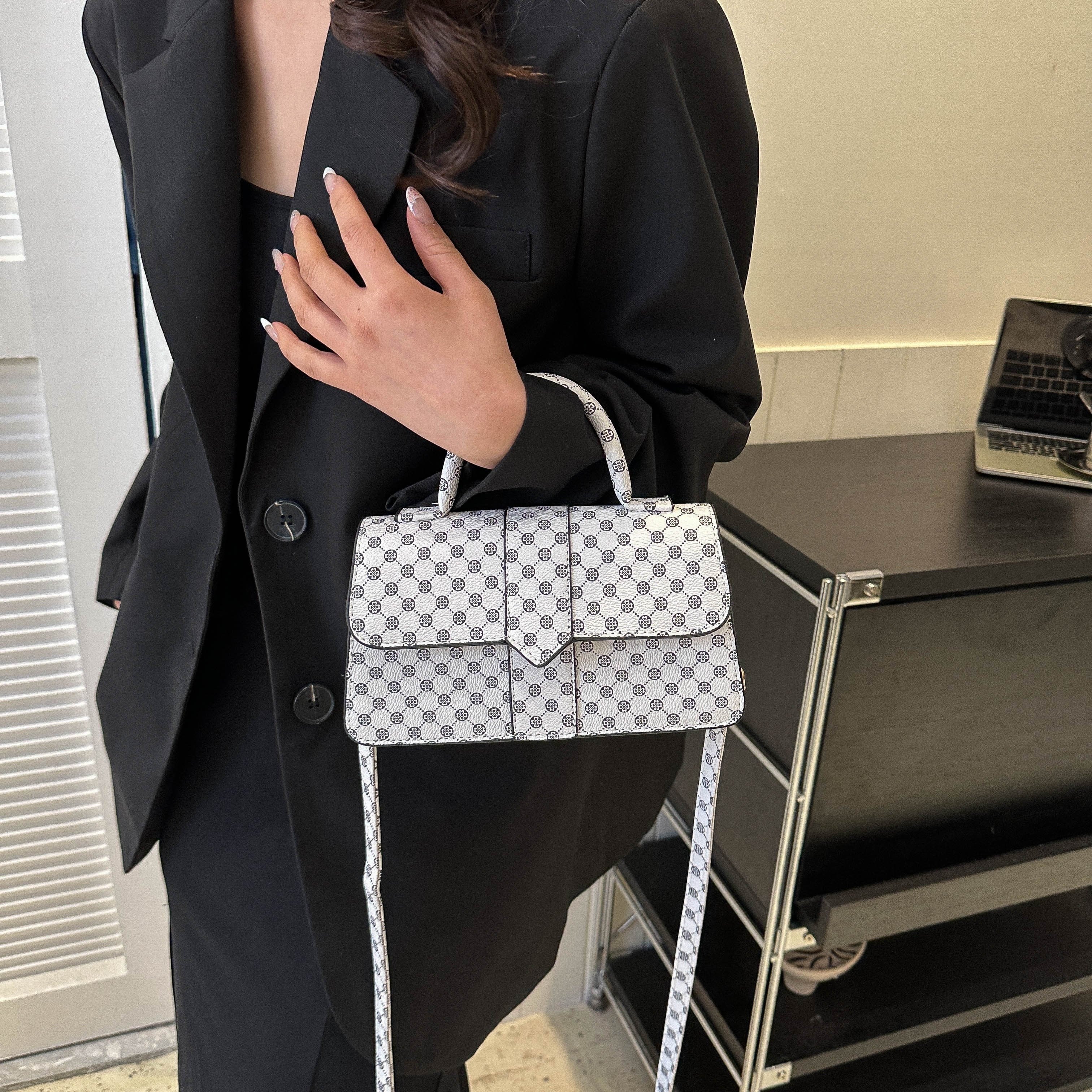 Vintage Classic Flap Handbag, Fashion Simple Faux Leather Small Crossbody  Bag, Women's Luxury Versatile Purse & Shoulder Bag - Temu Australia