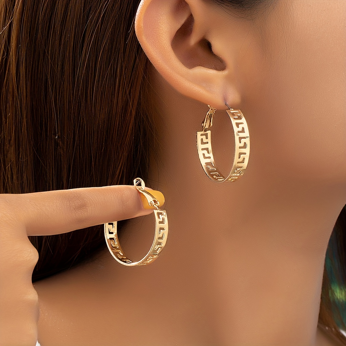 

Elegant -chic Geometric Hollow Hoop Earrings - Versatile & Stylish For Casual Attire