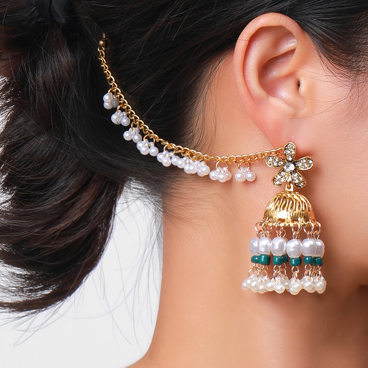 Boucles d'oreilles pendantes colorées plumes et pampilles