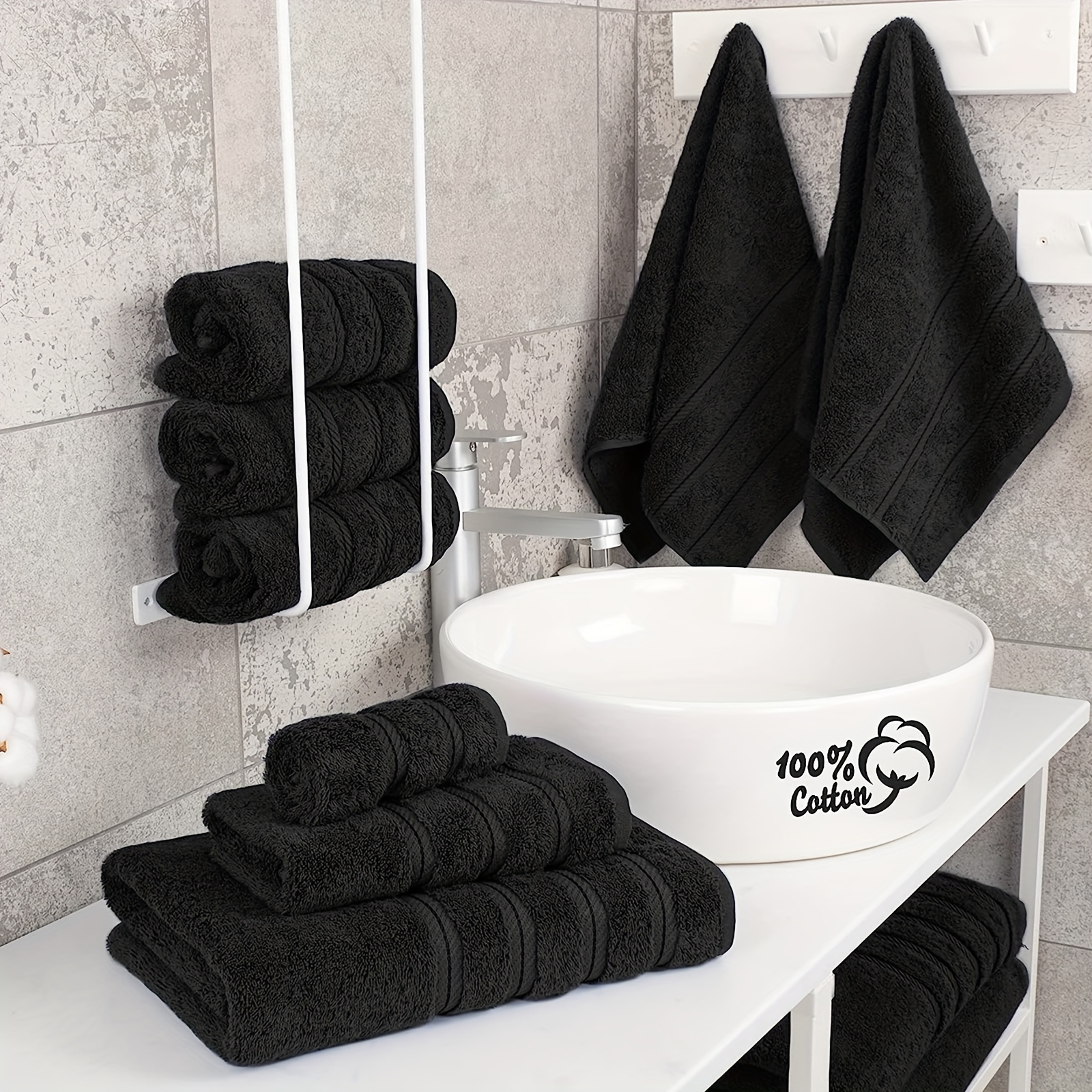 What Color Towels for a Black and White Bathroom?