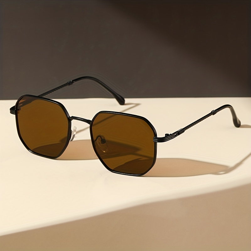 

Monture géométrique en métal pour lunettes de mode pour femmes et hommes, lunettes anti-reflets minimalistes, lunettes de soleil décontractées pour l'extérieur