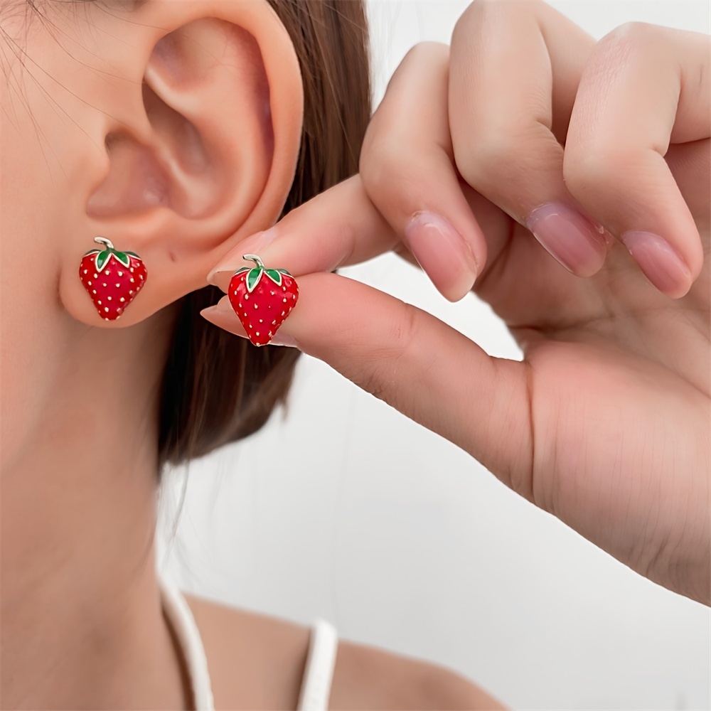 

1 Pair Women's Cute Stud Earrings Exquisite Red Strawberry Cartoon Minimalist Style Fruit Stud Earrings Holiday Gifts Ear Jewelry