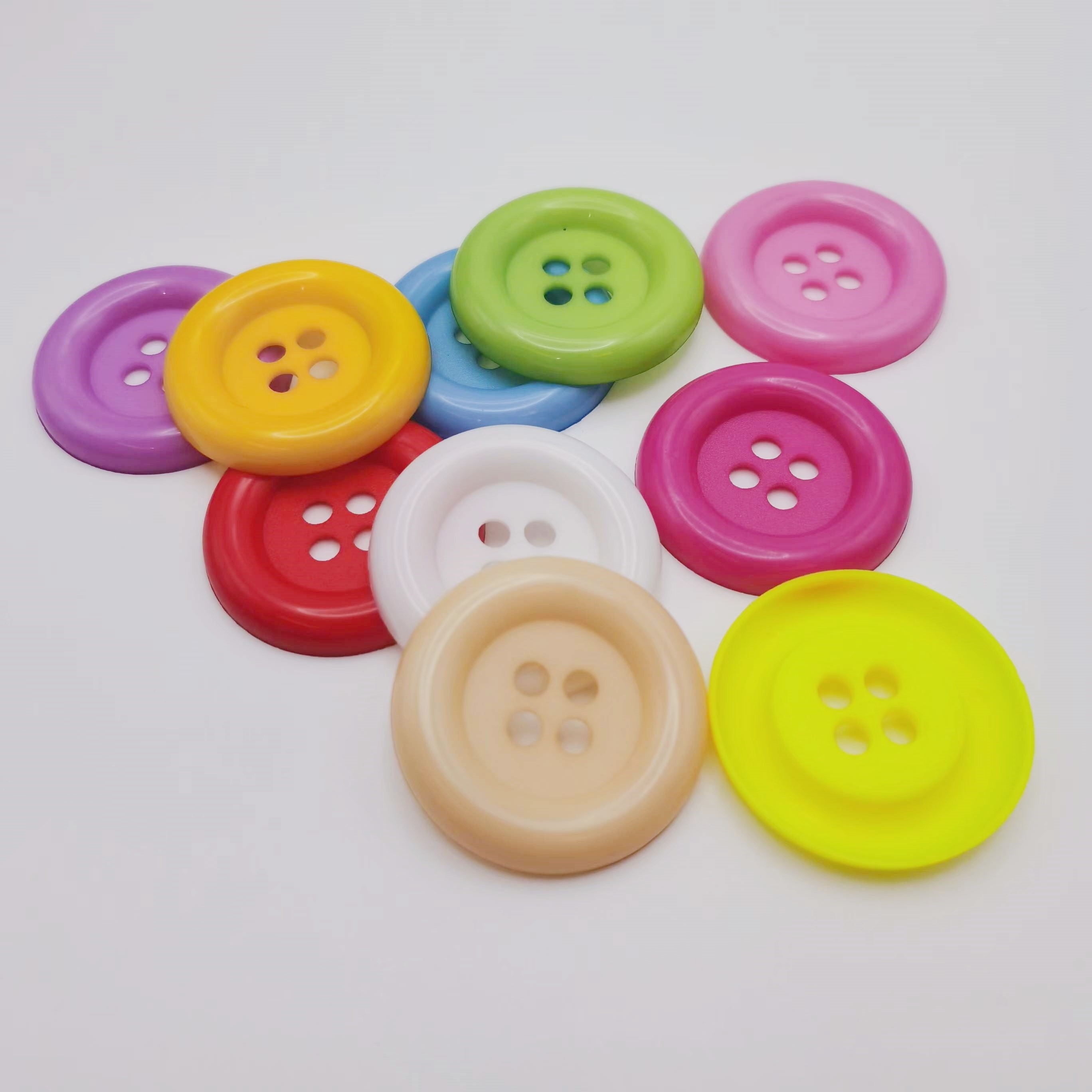 Plastic Round Buttons for Sewing, Scrapbooking Decorations
