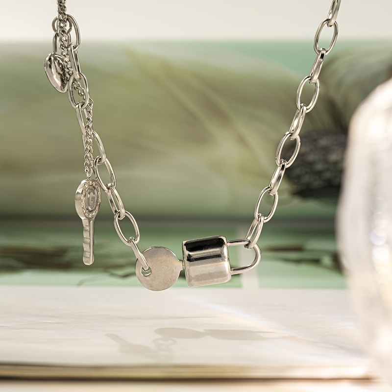 The Meaning Behind Padlock Necklaces: A Romantic Gift