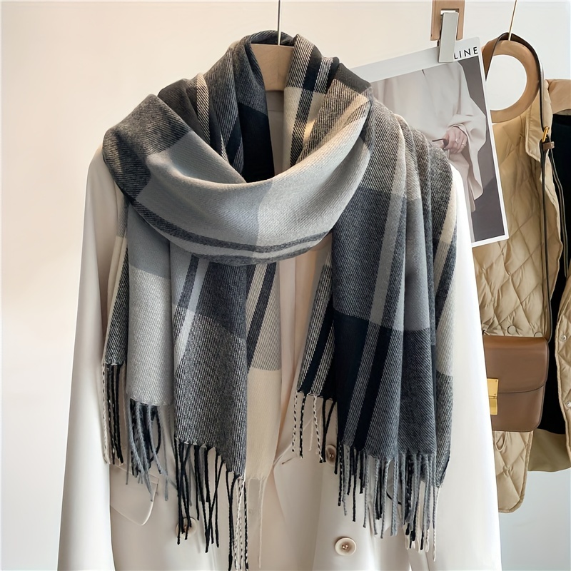 TEMU Lenço e elegante em imitação de cashmere, com franjas e de cores, perfeito para decorar e proteger o pescoço no…: retailer-supplied image
