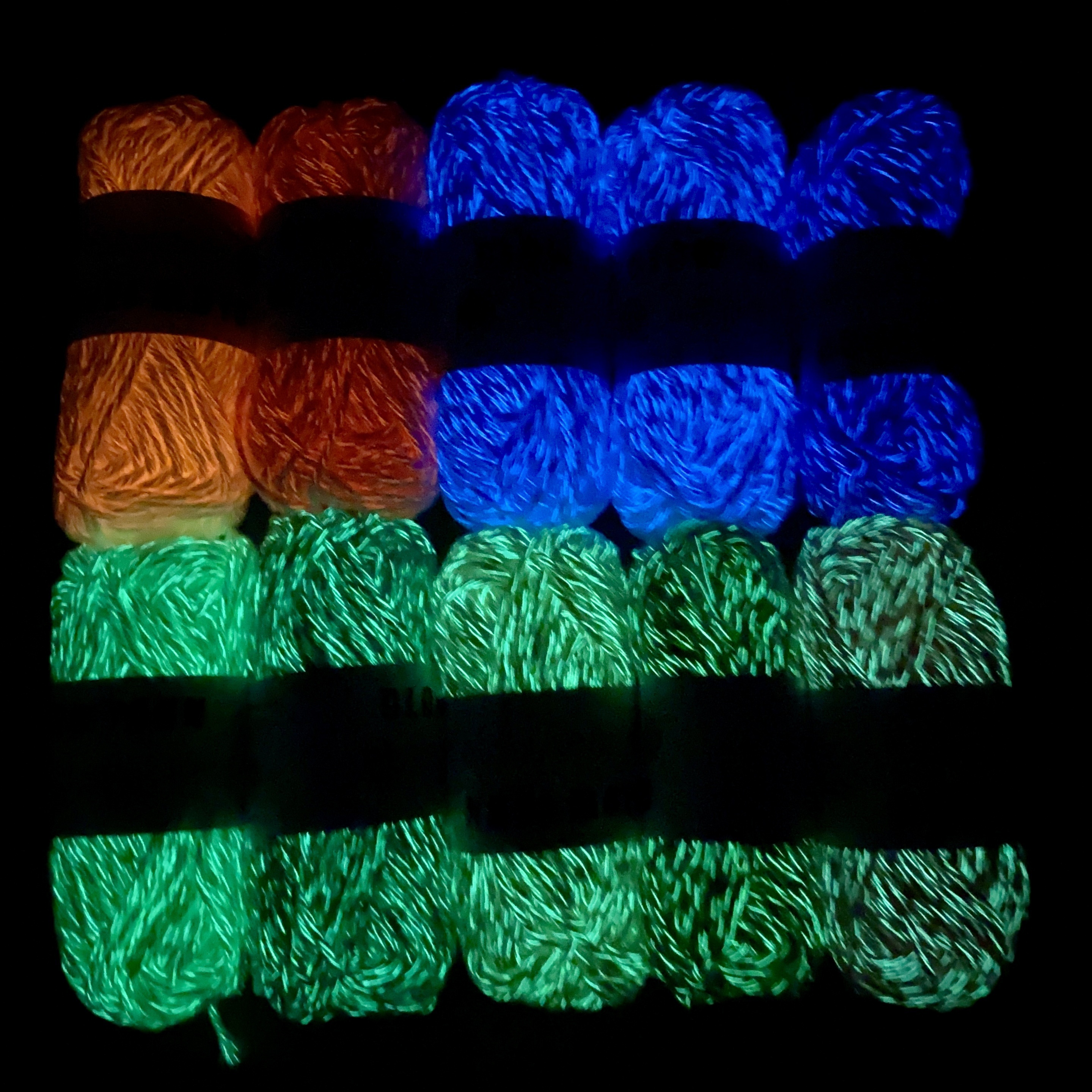 4PCS Glow in The Dark Bulky Yarn,4mm Crochet Yarn,Yellow Yarn,Crochet &  Knitting Yarn for Beginners,for All Kinds of Clothes, Socks, Sweaters,  Gloves